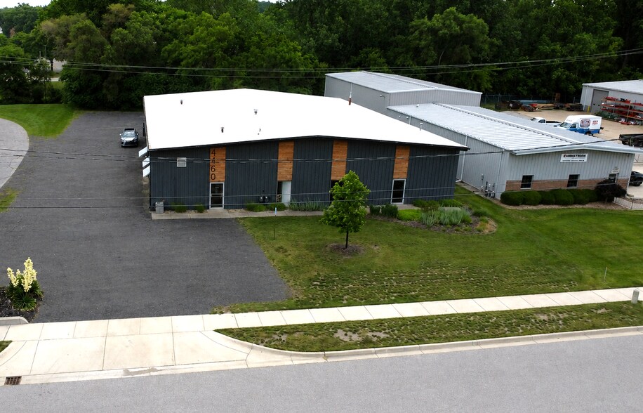 4460-4462 Roger B Chaffee Memorial Blvd, Grand Rapids, MI à vendre - Photo de l’immeuble – Image 2 sur 4