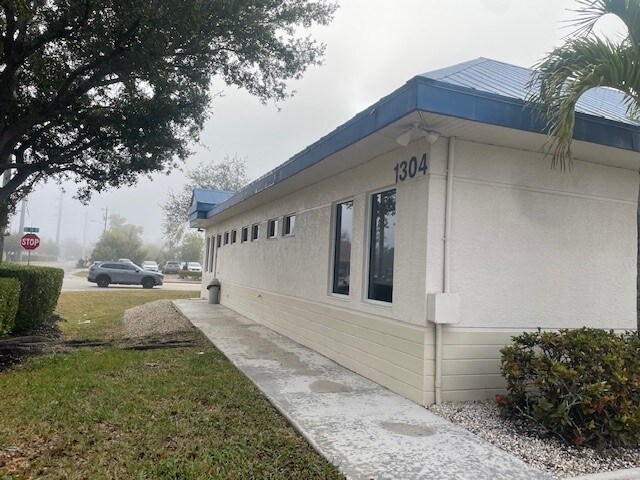 1304 SE 8th Ter, Cape Coral, FL à louer - Photo de l’immeuble – Image 3 sur 7