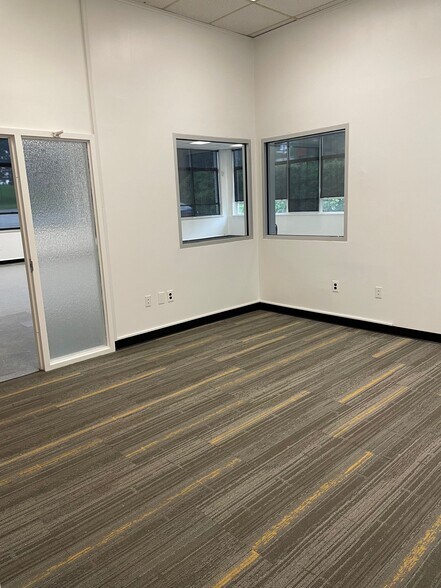 44 Executive Blvd, Elmsford, NY à louer - Photo de l’immeuble – Image 2 sur 9