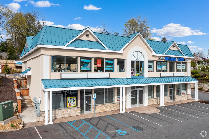 133 Gleneida Ave, Carmel, NY à louer - Photo principale – Image 3 sur 14
