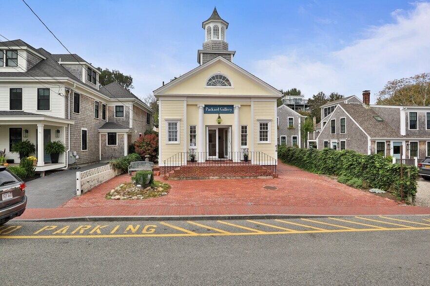 418 Commercial St, Provincetown, MA à vendre - Photo de l’immeuble – Image 2 sur 41