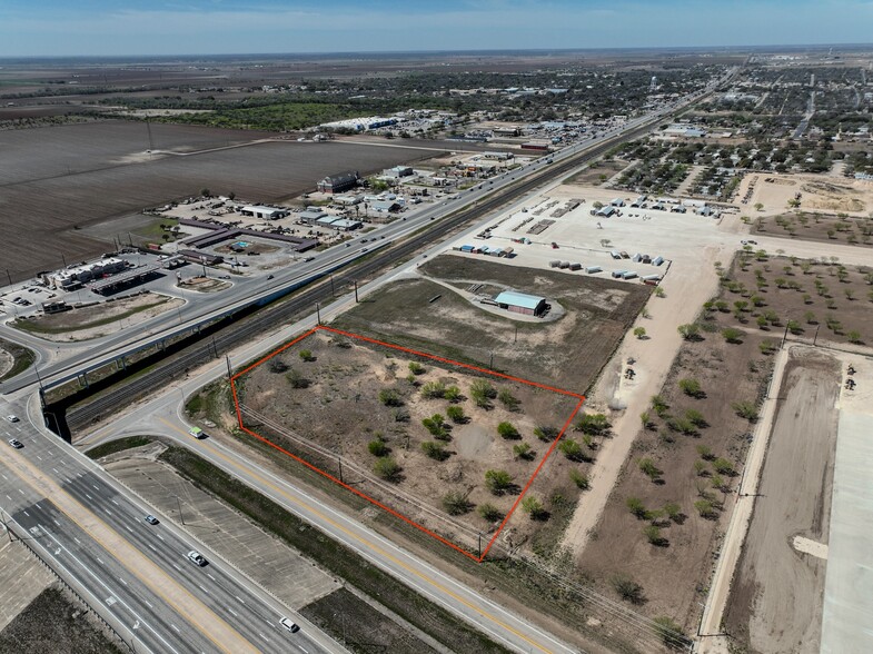 00 00 East 18th Street St, Hondo, TX à vendre - Aérien – Image 1 sur 4