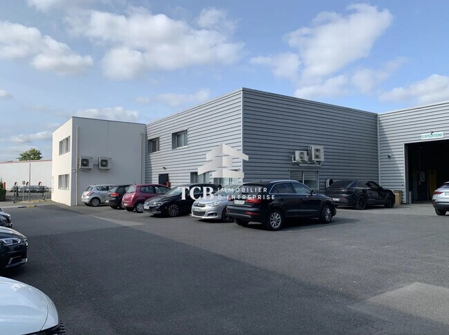 Plus de détails pour Local d’activités à vendre