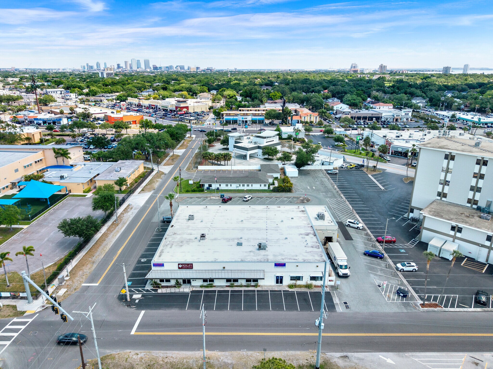 1002 S Church Ave, Tampa, FL à louer Photo principale– Image 1 sur 11