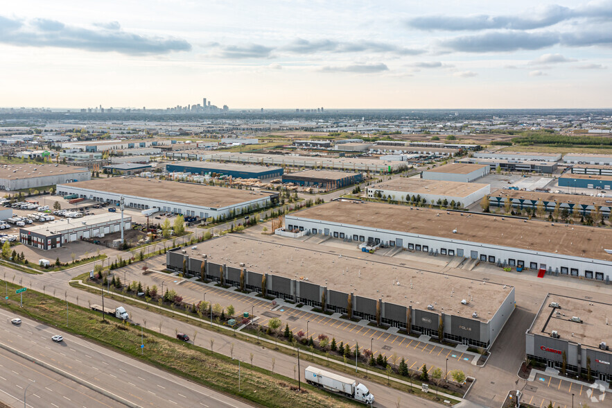 4004-4124 51 Av NW, Edmonton, AB à louer - Aérien – Image 2 sur 4
