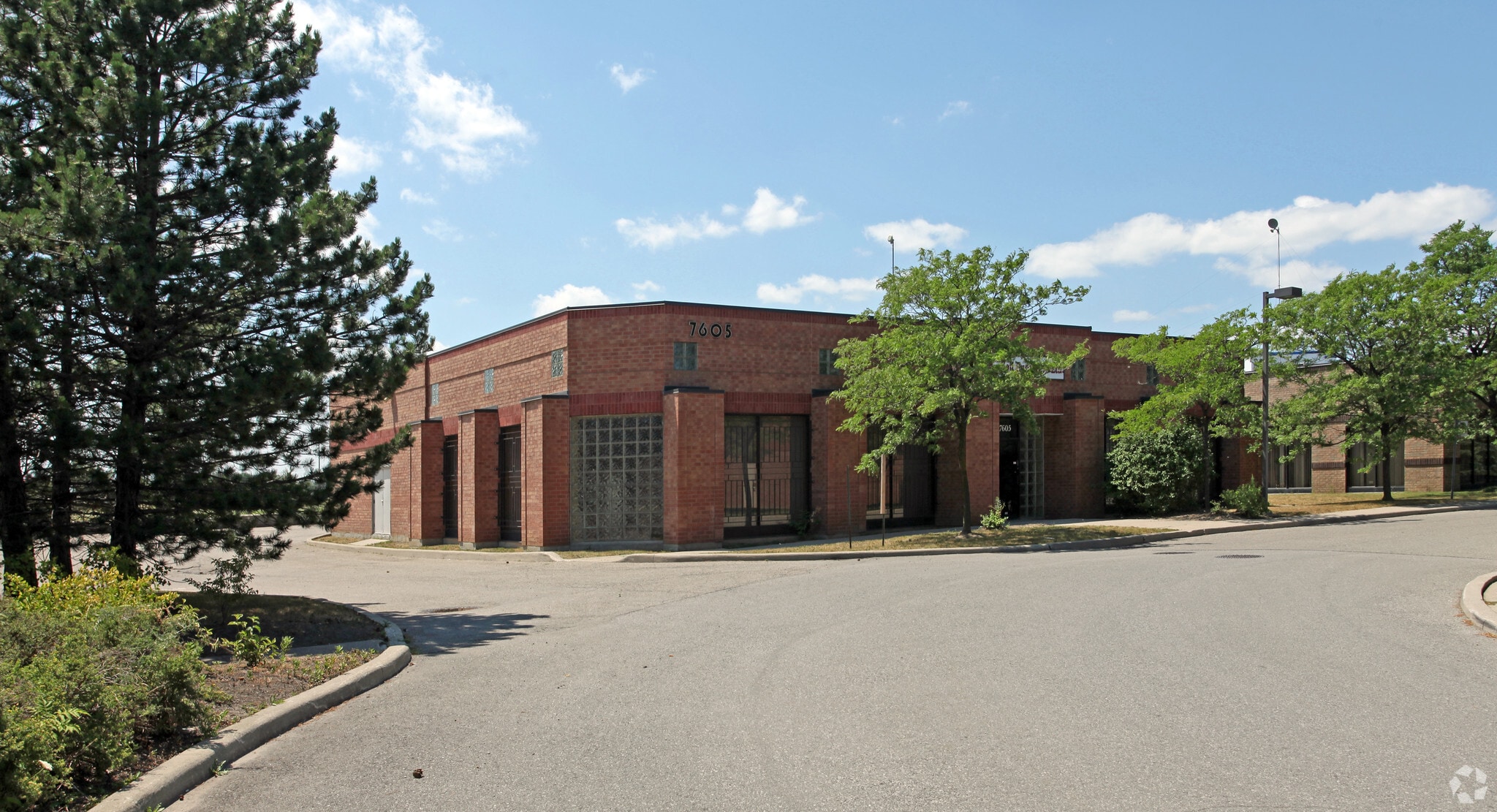 7605 Danbro Cres, Mississauga, ON à vendre Photo principale– Image 1 sur 4
