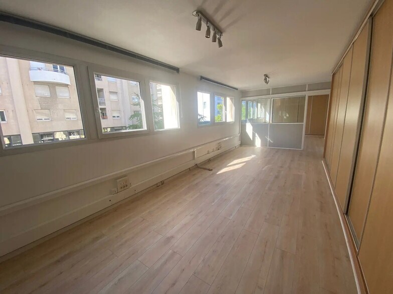 Bureau dans Marseille à louer - Photo de l’immeuble – Image 3 sur 6