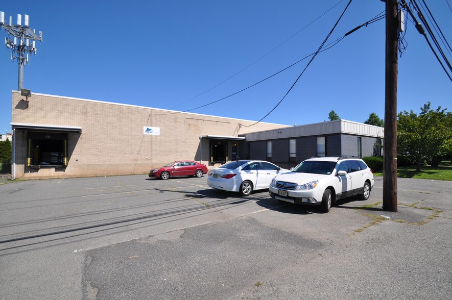 65 Commerce Rd, Carlstadt, NJ à louer - Photo de l’immeuble – Image 2 sur 3