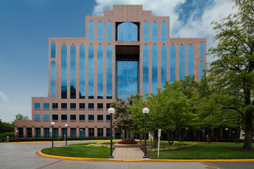 2340 Dulles Corner Blvd, Herndon, VA à louer - Photo de l’immeuble – Image 1 sur 8