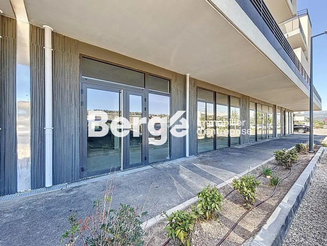 Local commercial dans Saint-Laurent-du-Var à louer Photo de l’immeuble– Image 1 sur 7