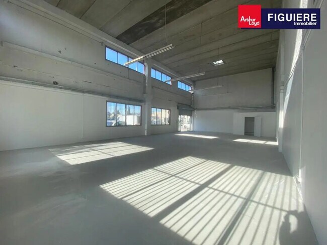 Plus de détails pour Local d'activités à louer