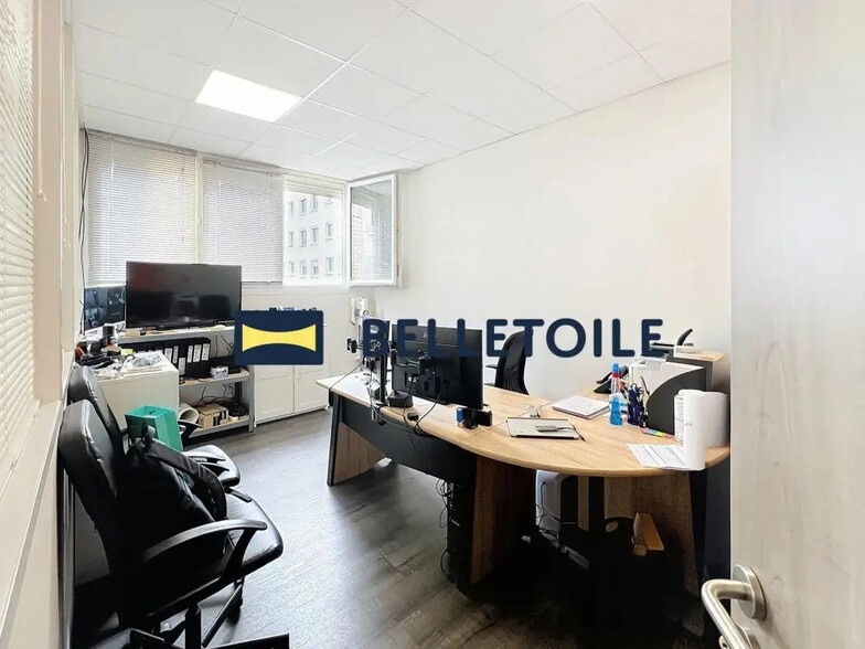 Bureau dans Maisons-Alfort à vendre - Photo de l’immeuble – Image 3 sur 20