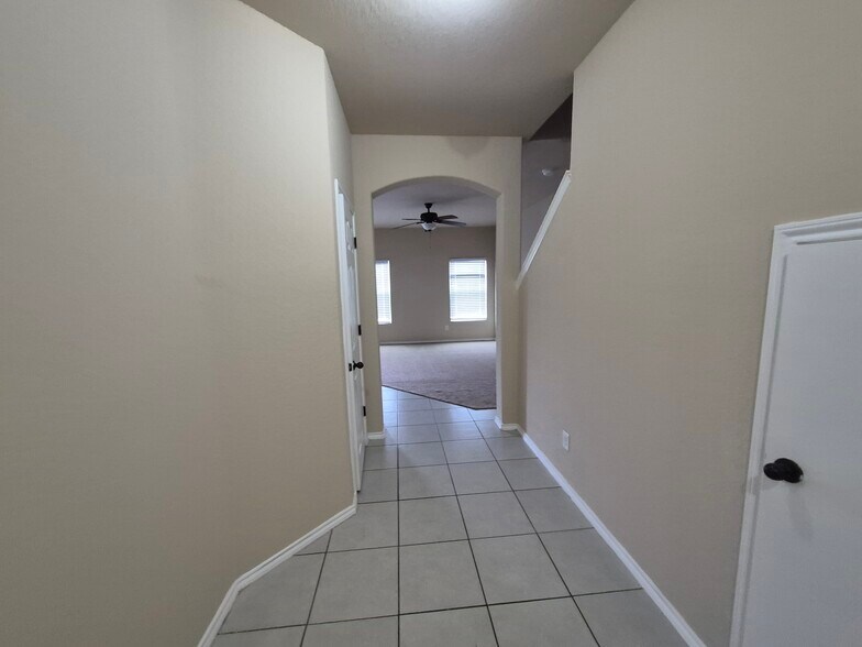 8710 Vista de Nubes, Converse, TX à vendre - Photo de l’immeuble – Image 2 sur 37