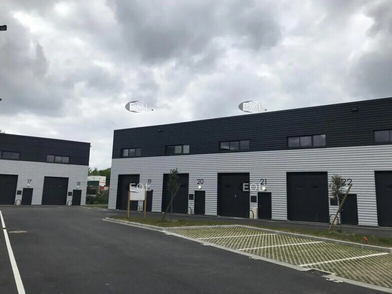 Local d’activités dans Valenton à louer - Photo de l’immeuble – Image 1 sur 6