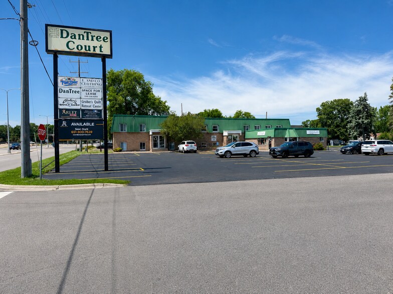 301 4th Ave NE, Waite Park, MN à vendre - Photo de l’immeuble – Image 1 sur 3