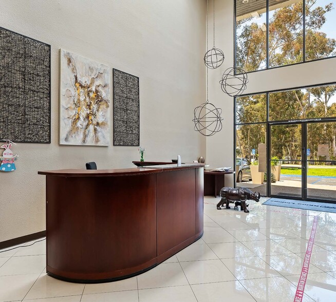 9745-9747 Businesspark Ave, San Diego, CA à vendre - Hall d’entrée – Image 3 sur 6