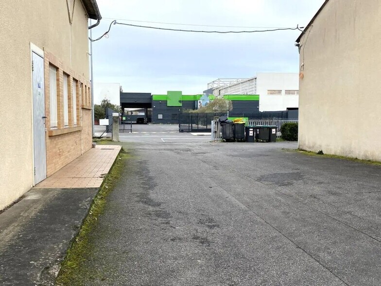 Local d'activités dans Colomiers à vendre - Photo de l’immeuble – Image 2 sur 19