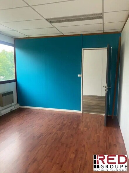 Bureau dans Meyreuil à louer - Photo de l’immeuble – Image 1 sur 5