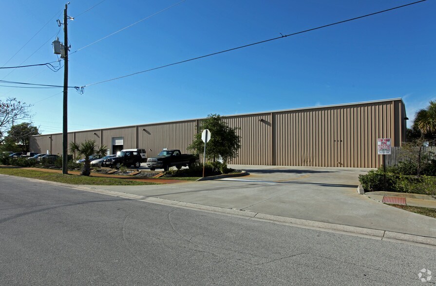 716 Columbus Ave, Melbourne, FL à vendre - Photo de l’immeuble – Image 2 sur 2