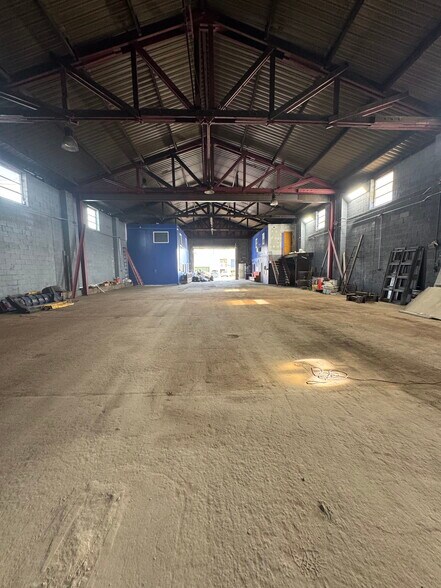 349 Union Ave, Westbury, NY à louer - Photo de l’immeuble – Image 2 sur 6