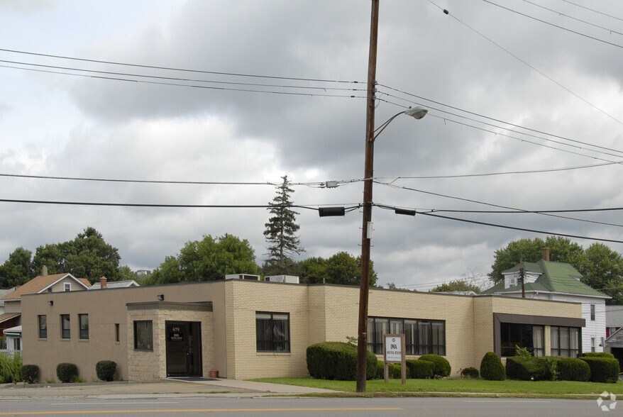 679 Main St, Johnson City, NY à vendre - Photo de l’immeuble – Image 2 sur 7