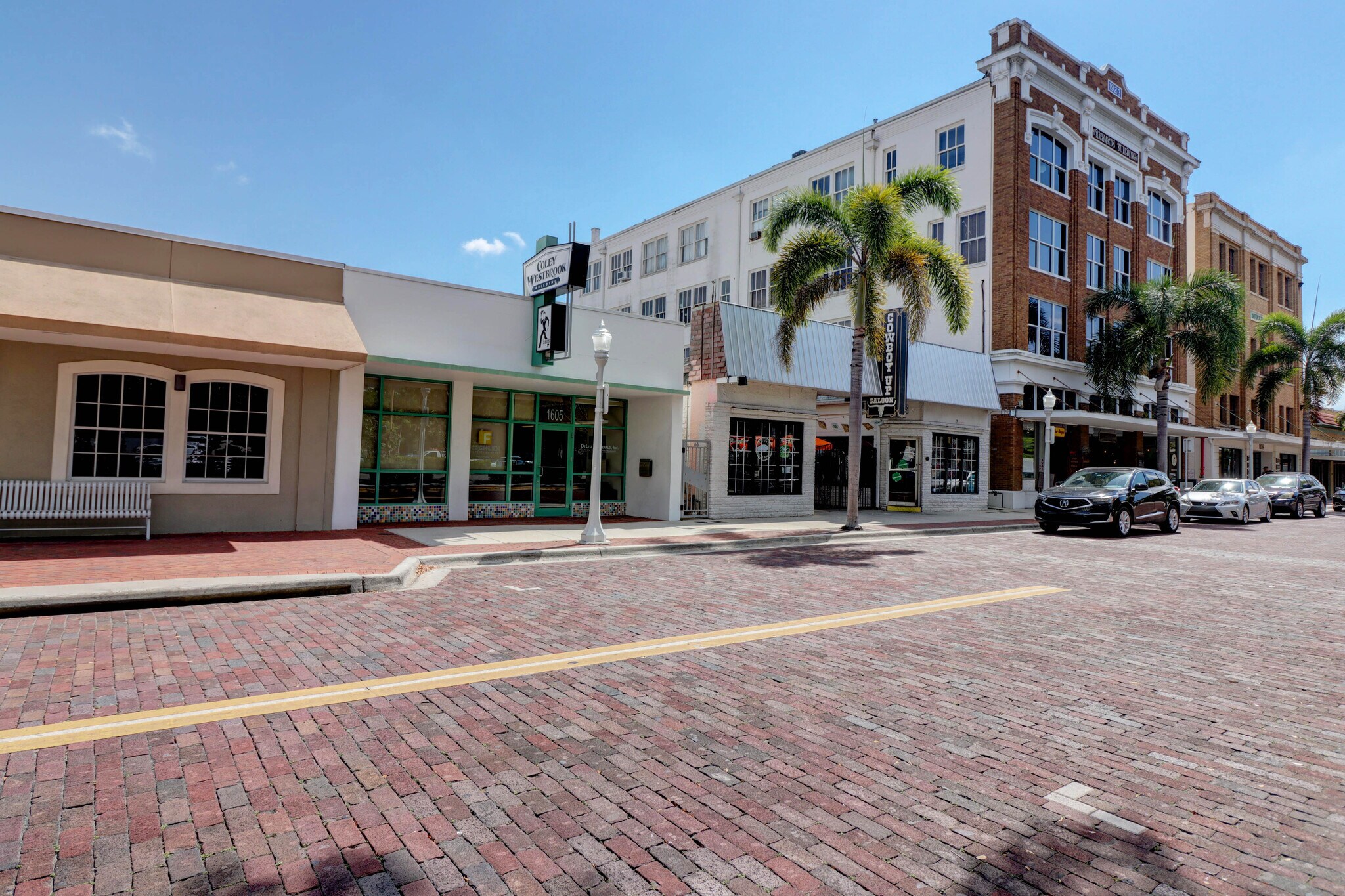 1605 Hendry St, Fort Myers, FL à louer Photo de l’immeuble– Image 1 sur 15
