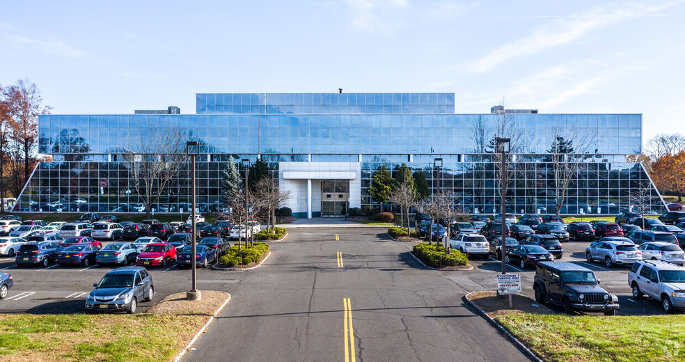 220 Davidson Ave, Somerset, NJ à louer - Photo de l’immeuble – Image 3 sur 10