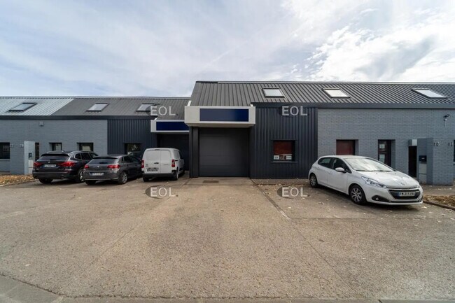 Plus de détails pour Bureau, Local d'activités à louer