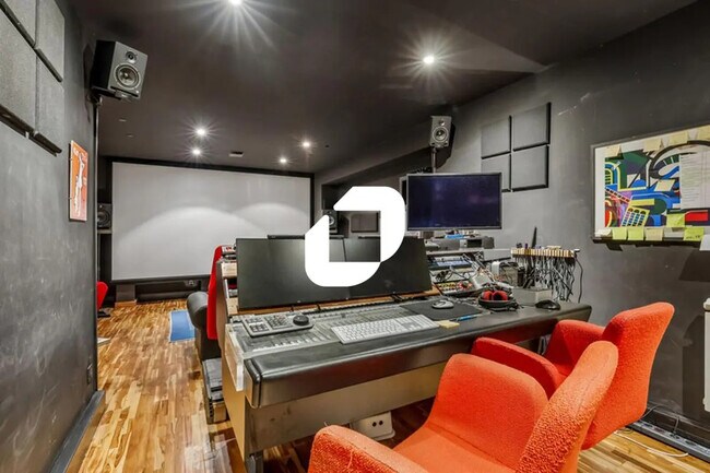 Plus de détails pour 42 Rue Des Vinaigriers, Paris - Bureau à louer