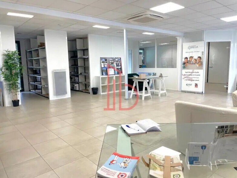 Bureau dans Bruges à louer - Photo de l’immeuble – Image 2 sur 7