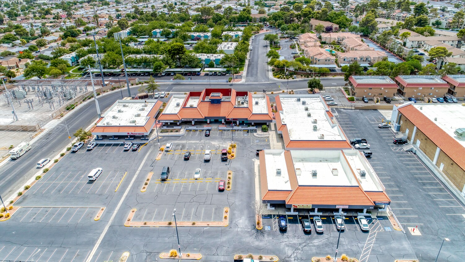 3441 W Sahara Ave, Las Vegas, NV à louer Aérien– Image 1 sur 9