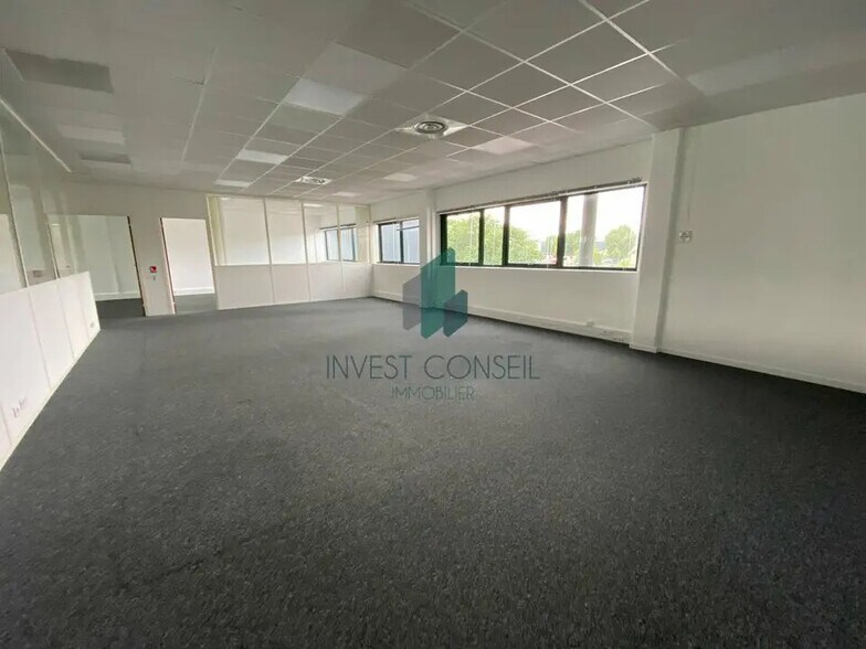 Local d’activités dans Gennevilliers à louer - Photo de l’immeuble – Image 1 sur 9