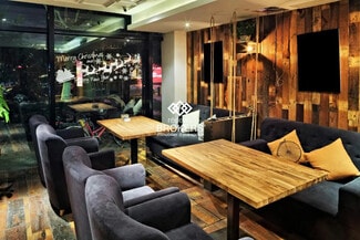 Plus de détails pour Local commercial à louer