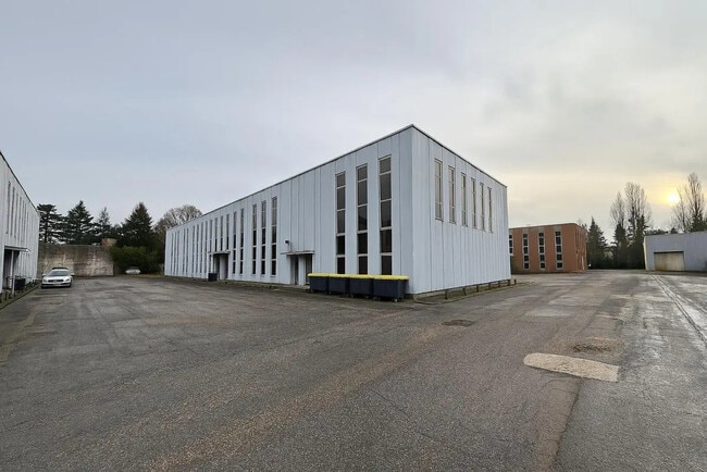 Plus de détails pour Local d’activités à vendre