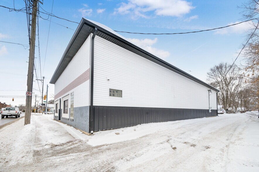 805 Maple St, Big Rapids, MI à vendre - Photo de l’immeuble – Image 3 sur 21