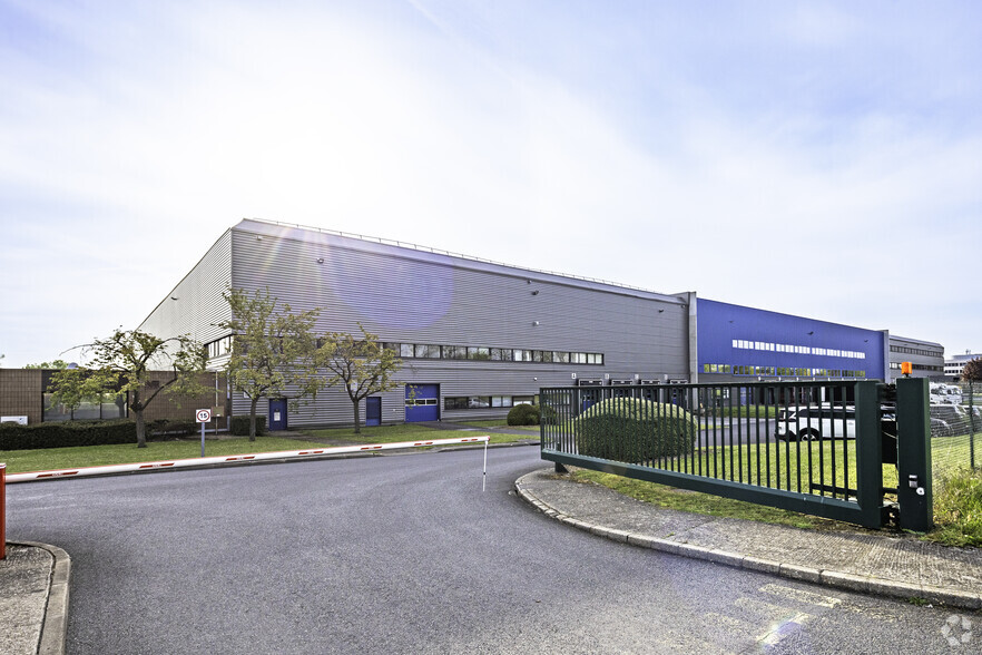 1 Avenue Du Fief, Saint-Ouen-l'Aumône à louer - Photo de l’immeuble – Image 2 sur 2