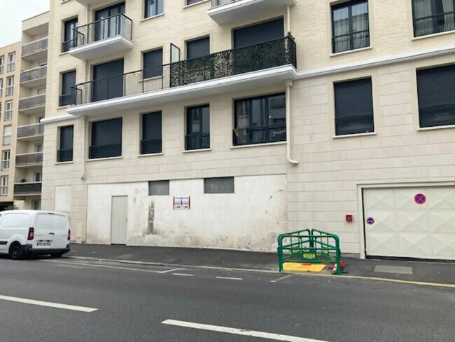 Plus de détails pour Local commercial à louer