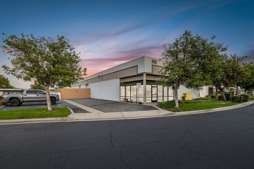 859 Meridian St, Irwindale, CA à vendre - Photo de l’immeuble – Image 3 sur 92