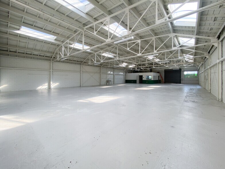 2515 Seminary Ave, Oakland, CA à vendre - Photo de l’immeuble – Image 1 sur 31
