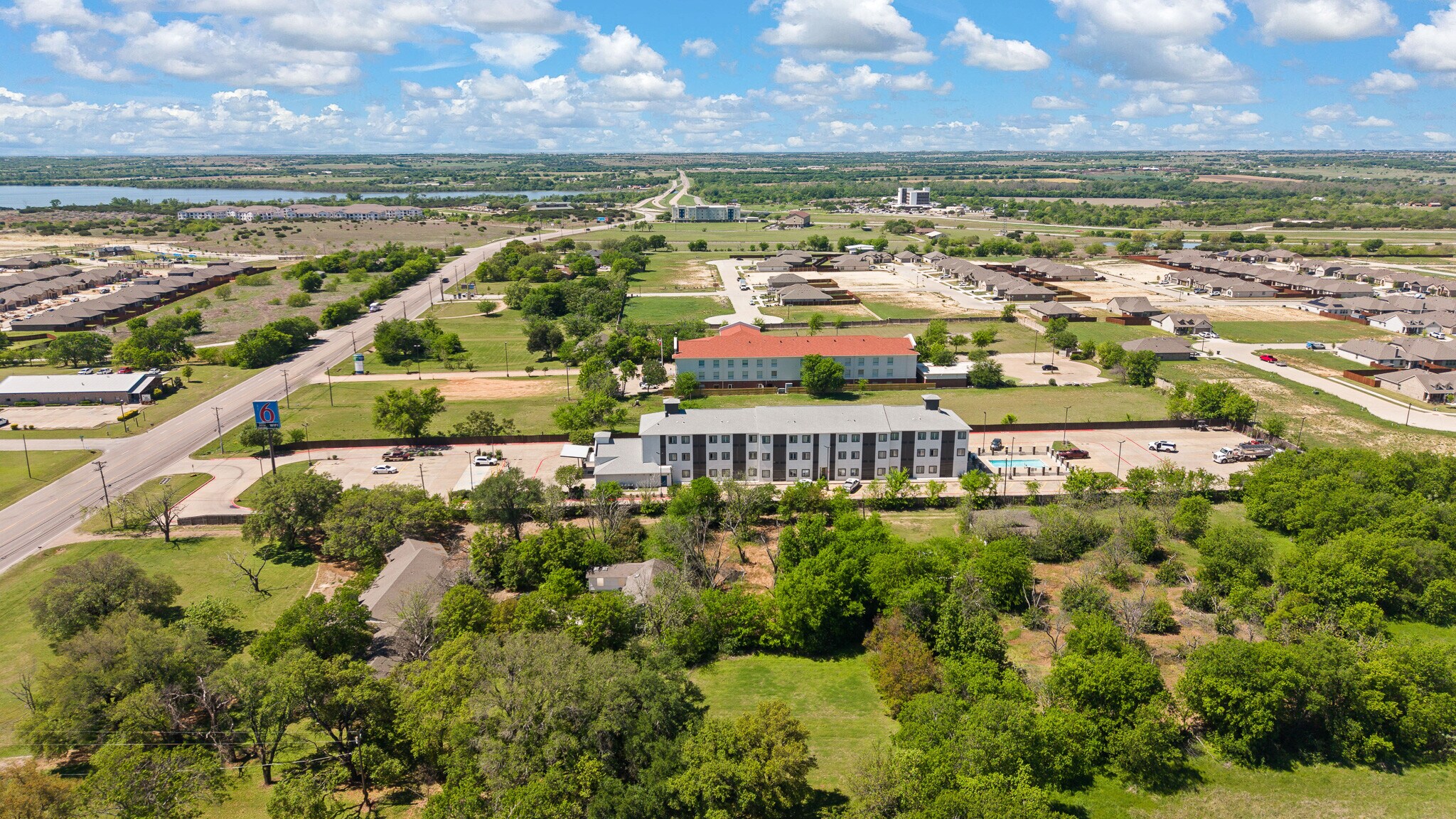 1724 W Henderson St, Cleburne, TX à vendre Photo principale– Image 1 sur 17