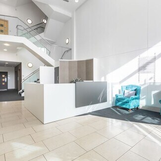 Plus de détails pour 41 London Rd, Reigate - Coworking à louer