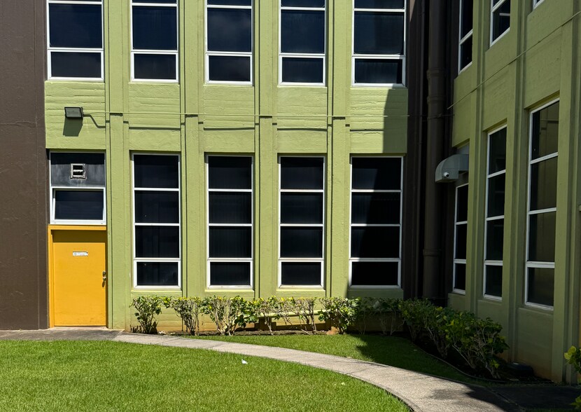 560 Nimitz Hwy, Honolulu, HI à louer - Photo de l’immeuble – Image 2 sur 7