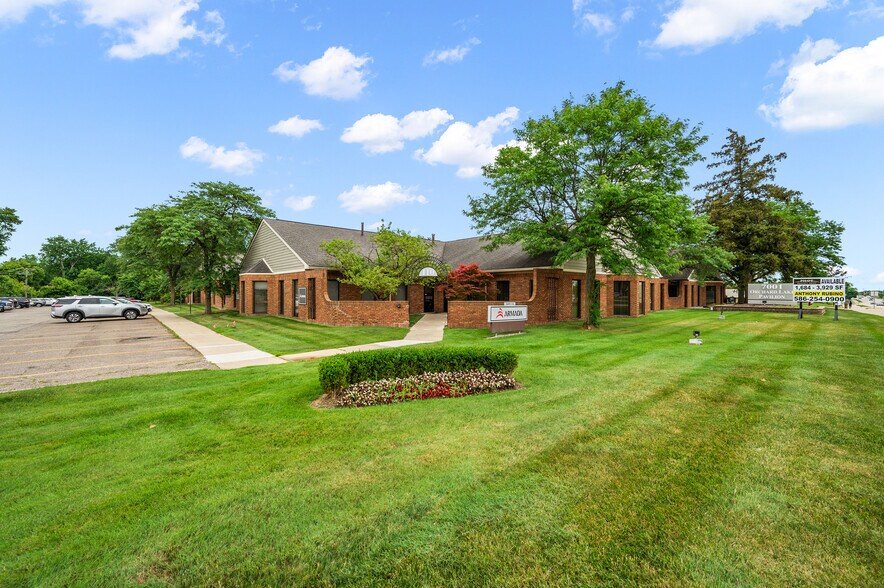 7001 Orchard Lake Rd, West Bloomfield, MI à louer - Photo de l’immeuble – Image 2 sur 5