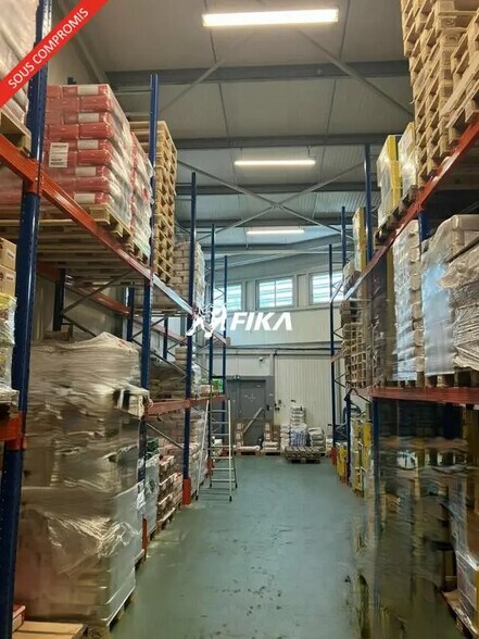 Local d'activités dans Saint-Jean à vendre - Photo de l’immeuble – Image 2 sur 7