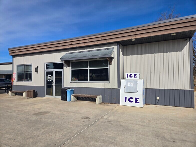 300 W Hickory St, Apple River, IL à vendre - Photo de l’immeuble – Image 2 sur 10