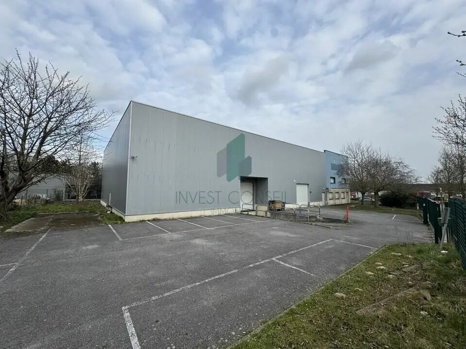 Local d’activités dans Jouy-le-Moutier à louer Photo de l’immeuble– Image 1 sur 7