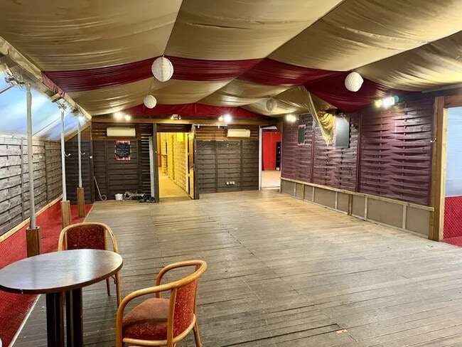 Plus de détails pour Local commercial à vendre