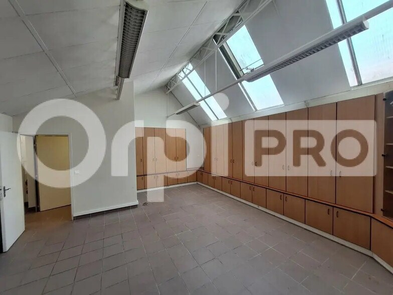 Bureau dans Senlis à louer - Photo de l’immeuble – Image 2 sur 3