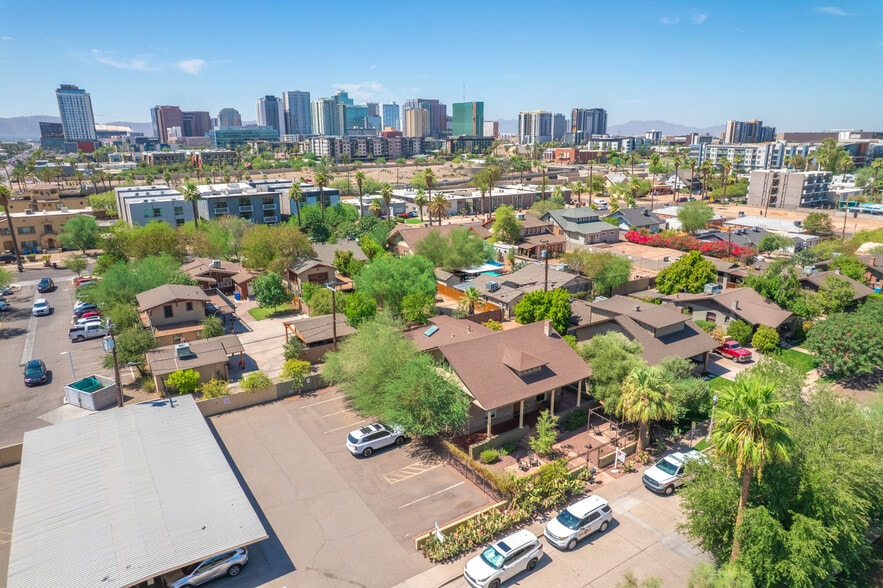 531 E Lynwood St, Phoenix, AZ à vendre - Aérien – Image 1 sur 104