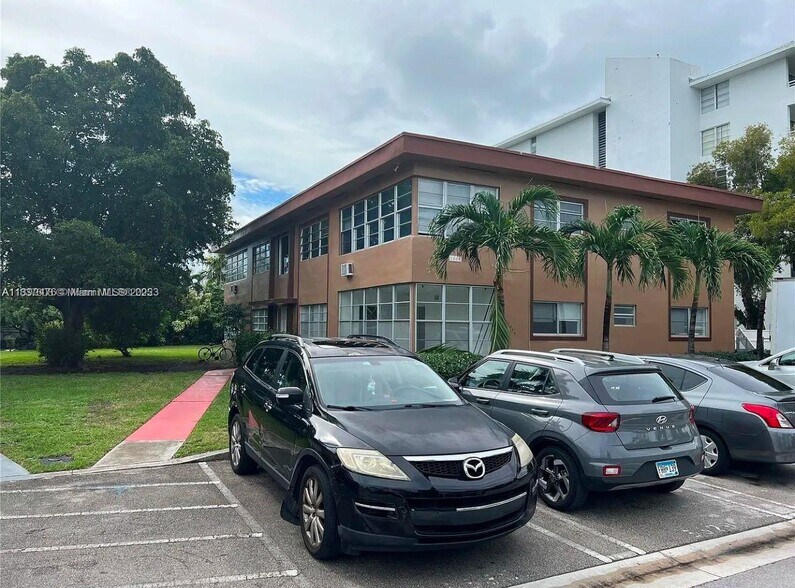 1040 94th St, Bay Harbor Islands, FL à vendre - Photo de l’immeuble – Image 2 sur 4